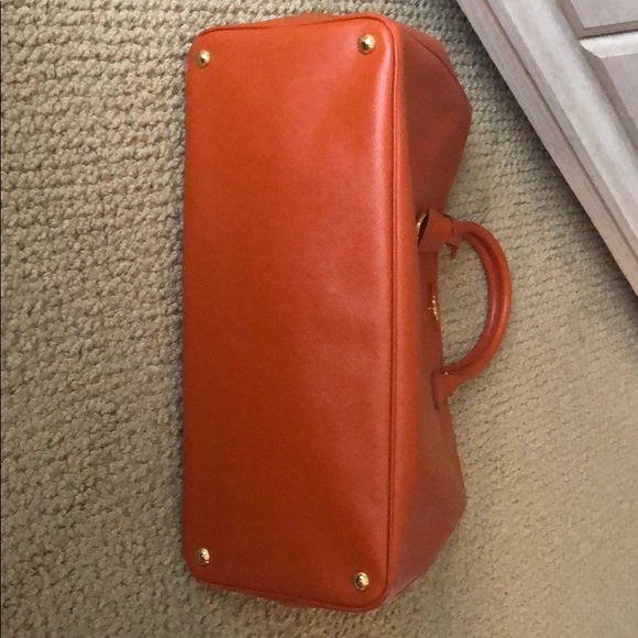 Authentic Beautiful Prada tote. - Picture 3 of 8